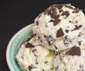 ¿Qué es la Stracciatella? Mucho más que nata con trocitos de chocolate